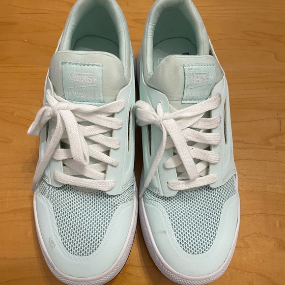VANS Women comfortable sneaker size 9 - Picture 3 of 3